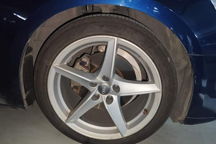 Used Audi A5 2017 Sportback 40 TFSI Fashion Model Right Front Wheel Hub