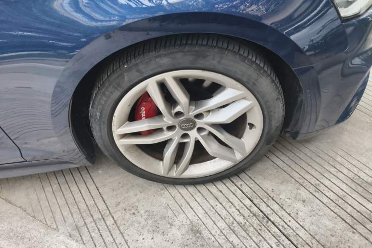 Used Audi A5 2017 Sportback 45 TFSI Fashion Model Right Front Wheel Hub