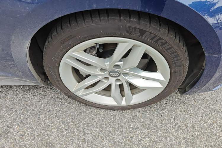 Used Audi A5 2017 Sportback 45 TFSI Fashion Model Right Front Wheel Hub