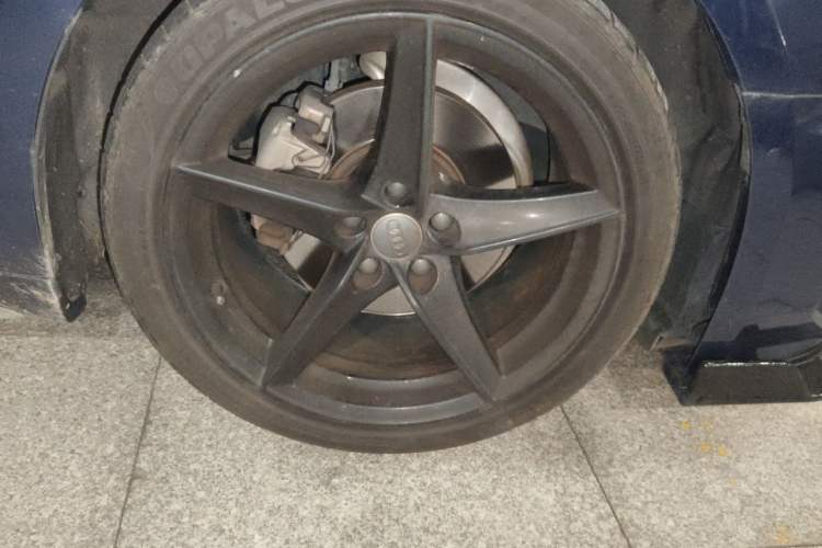 Used Audi A5 2017 Sportback 40 TFSI Fashion Model Right Front Wheel Hub