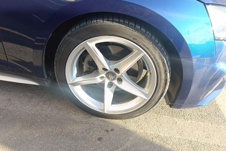 Used Audi A5 2017 Sportback 40 TFSI Fashion Model Right Front Wheel Hub
