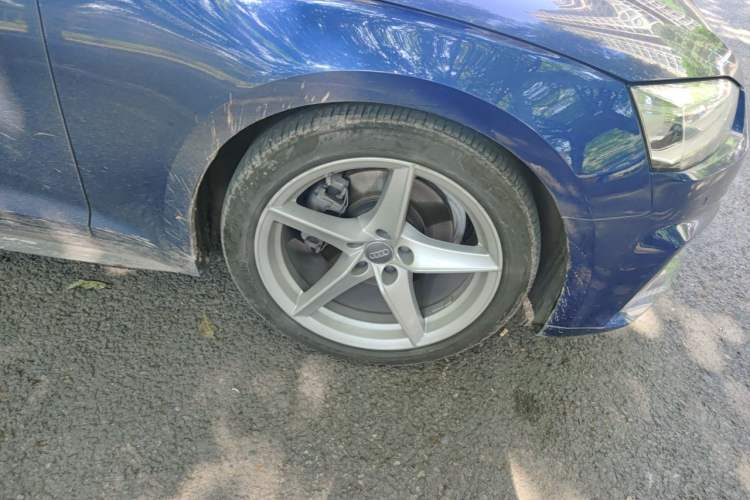 Used Audi A5 2017 Sportback 40 TFSI Fashion Model Right Front Wheel Hub