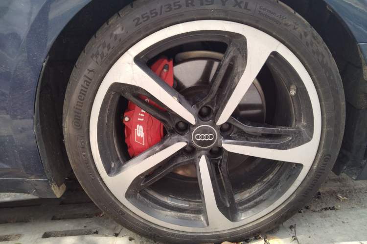 Used Audi A5 2017 Sportback 45 TFSI quattro Sport Model Right Front Wheel Hub