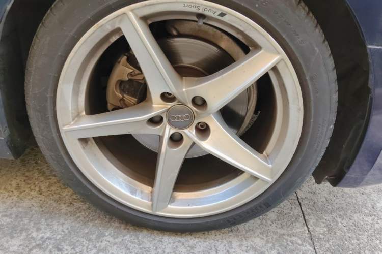 Used Audi A5 2017 Coupe 40 TFSI Fashion Model Right Front Wheel Hub
