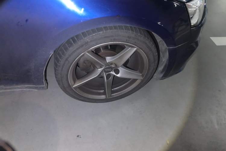 Used Audi A5 2017 Cabriolet 40 TFSI Fashion Model Right Front Wheel Hub