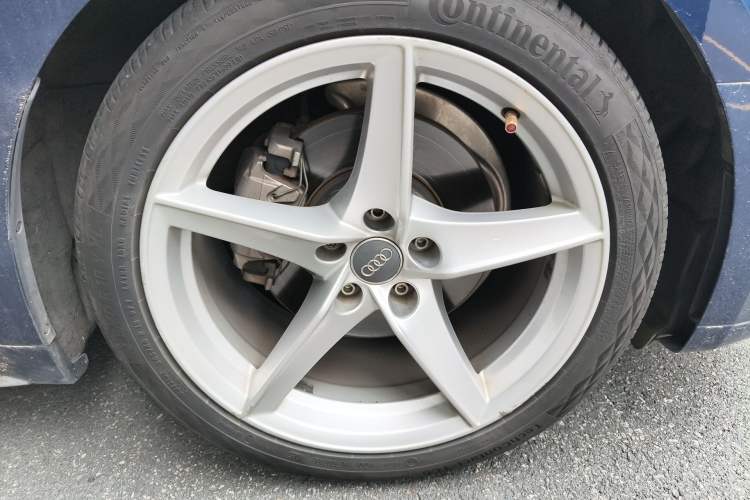 Used Audi A5 2017 Sportback 40 TFSI Fashion Model Right Front Wheel Hub