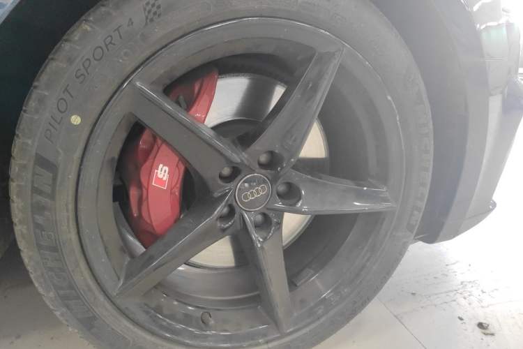 Used Audi A5 2017 Sportback 40 TFSI Fashion Model Right Front Wheel Hub