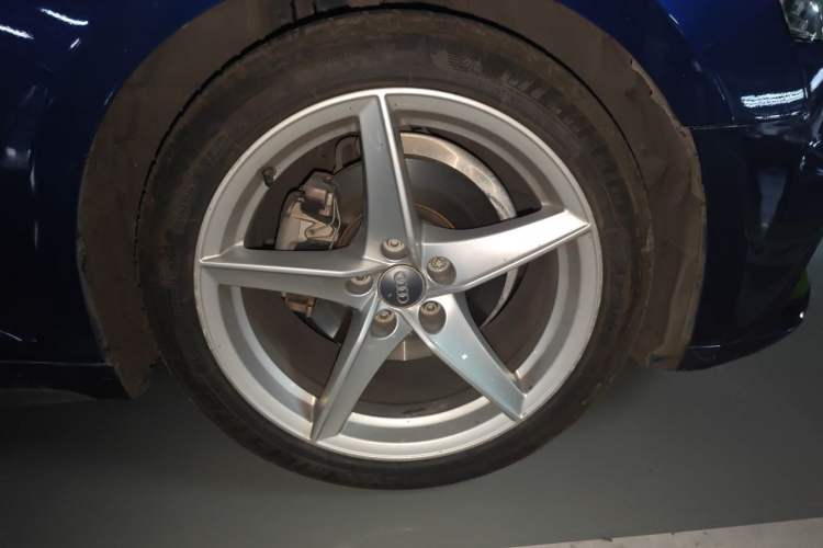 Used Audi A5 2017 Sportback 40 TFSI Fashion Model Right Front Wheel Hub