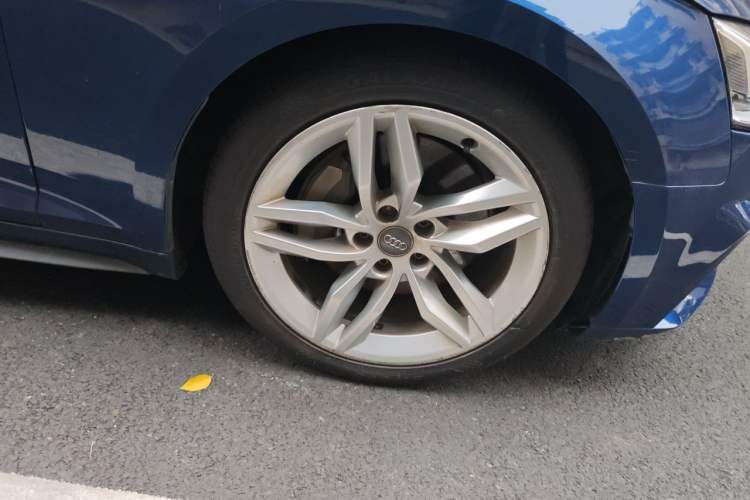 Used Audi A5 2017 Sportback 45 TFSI Sport Edition Right Front Wheel Hub