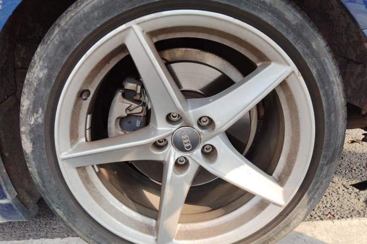Used Audi A5 2017 Sportback 40 TFSI Fashion Model Right Front Wheel Hub