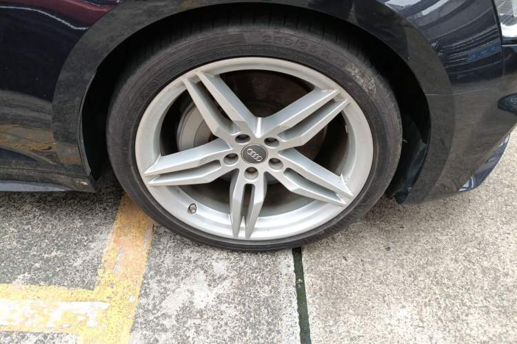 Used Audi A5 2017 Sportback 45 TFSI Sport Edition Right Front Wheel Hub