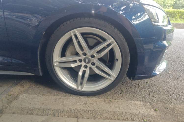 Used Audi A5 2017 Sportback 45 TFSI Sport Edition Right Front Wheel Hub
