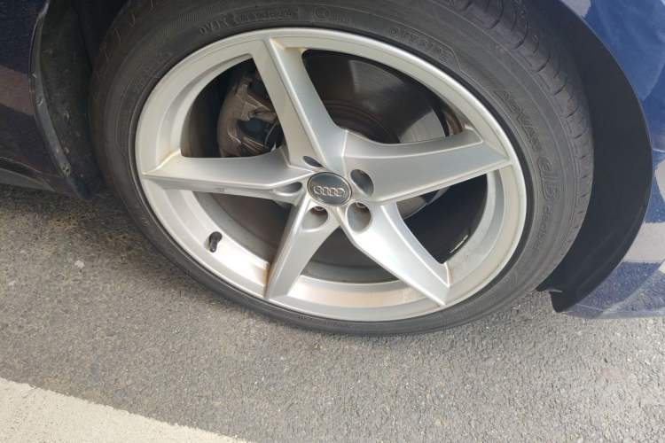 Used Audi A5 2017 Sportback 40 TFSI Fashion Model Right Front Wheel Hub