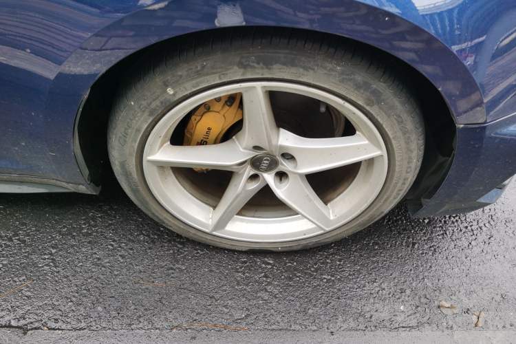 Used Audi A5 2017 Coupe 40 TFSI Fashion Model Right Front Wheel Hub