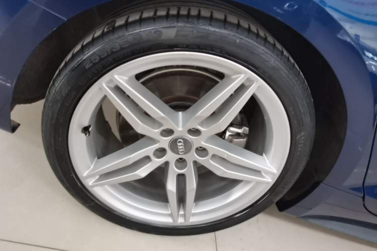 Used Audi A5 2017 Sportback 45 TFSI Sport Edition Right Rear Wheel Hub
