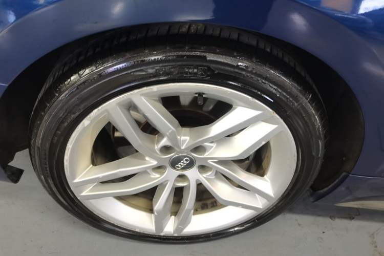 Used Audi A5 2017 Sportback 45 TFSI Fashion Model Right Rear Wheel Hub