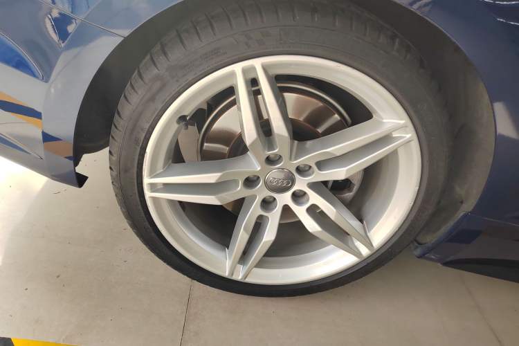 Used Audi A5 2017 Sportback 45 TFSI quattro Sport Model Right Rear Wheel Hub