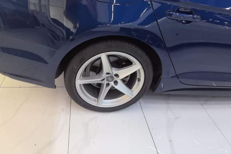 Used Audi A5 2017 Sportback 40 TFSI Fashion Model Right Rear Wheel Hub