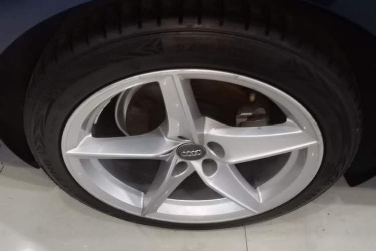 Used Audi A5 2017 Sportback 40 TFSI Fashion Model Right Rear Wheel Hub