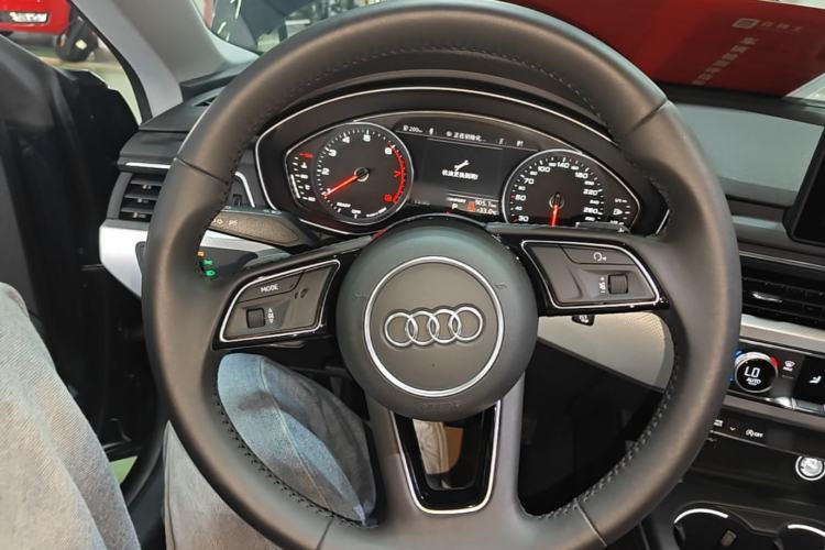 Used Audi A5 2017 Sportback 45 TFSI Fashion Model Steering Wheel