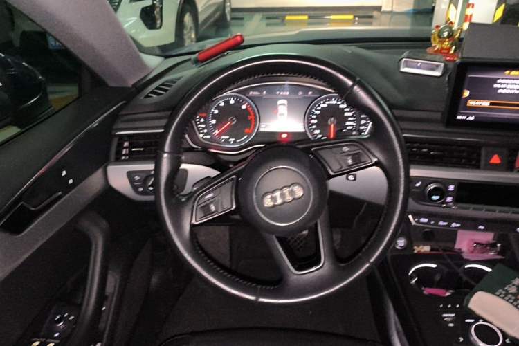 Used Audi A5 2017 Sportback 40 TFSI Fashion Model Steering Wheel