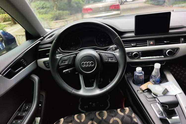 Used Audi A5 2017 Sportback 40 TFSI Fashion Model Steering Wheel