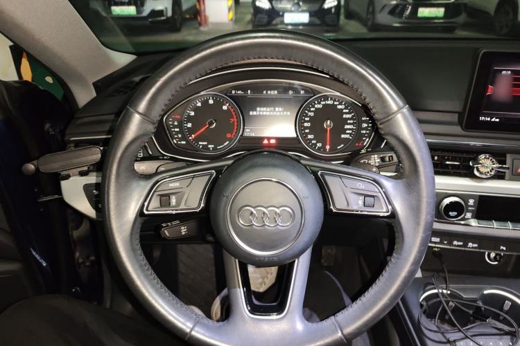 Used Audi A5 2017 Sportback 40 TFSI Fashion Model Steering Wheel