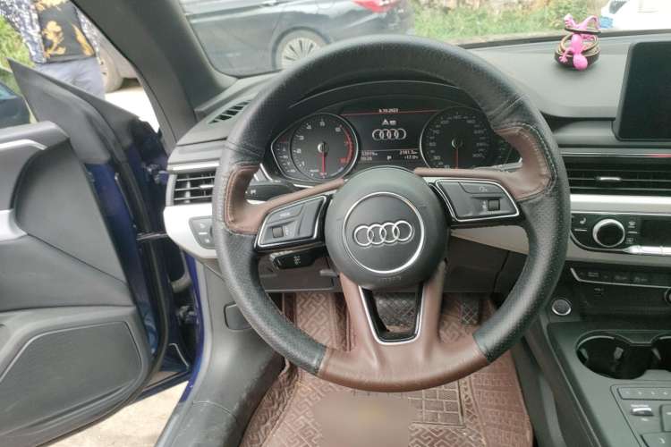 Used Audi A5 2017 Cabriolet 40 TFSI Fashion Model Steering Wheel