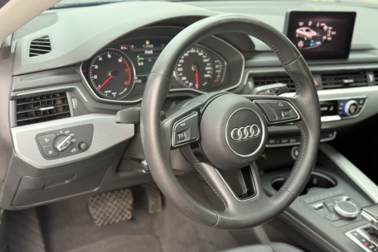 Used Audi A5 2017 Sportback 40 TFSI Fashion Model Steering Wheel
