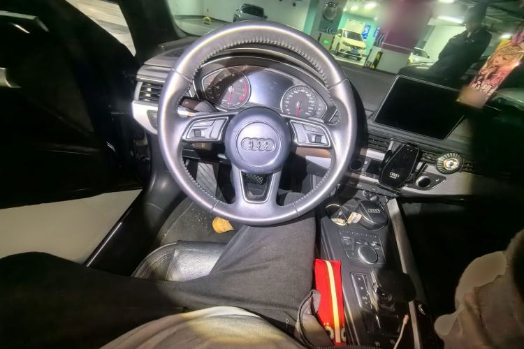 Used Audi A5 2017 Cabriolet 40 TFSI Fashion Model Steering Wheel