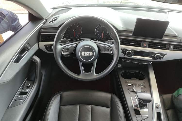 Used Audi A5 2017 Sportback 40 TFSI Fashion Model Steering Wheel