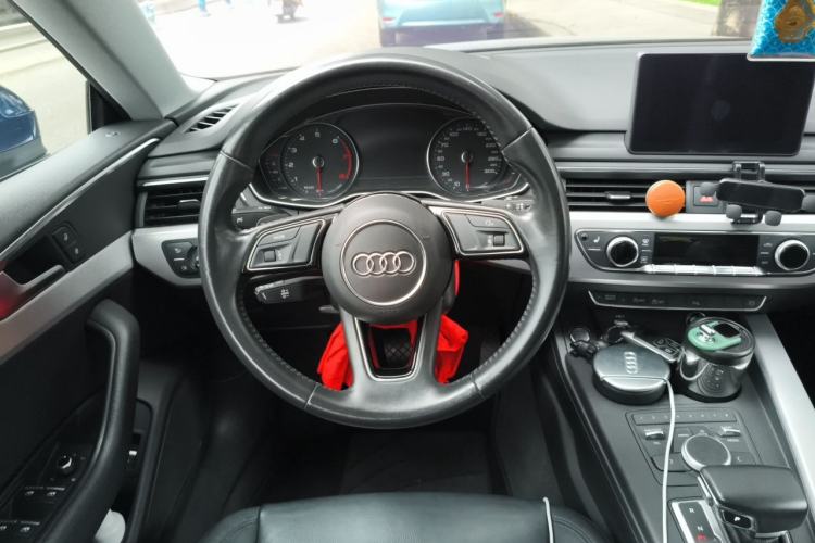 Used Audi A5 2017 Sportback 40 TFSI Fashion Model Steering Wheel
