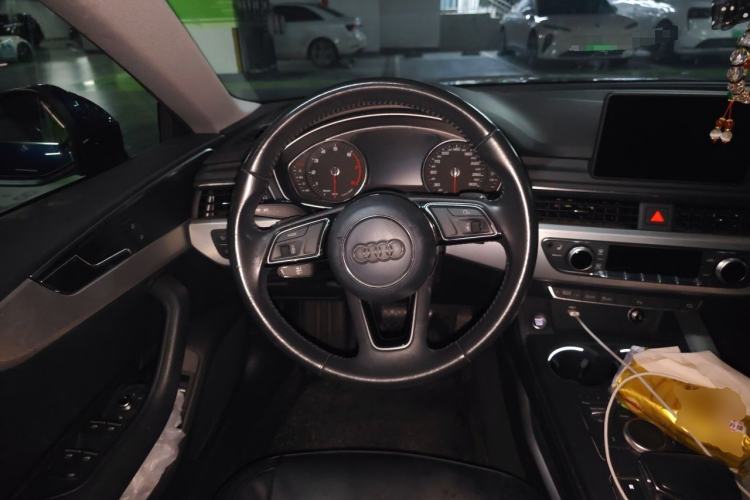 Used Audi A5 2017 Sportback 40 TFSI Fashion Model Steering Wheel