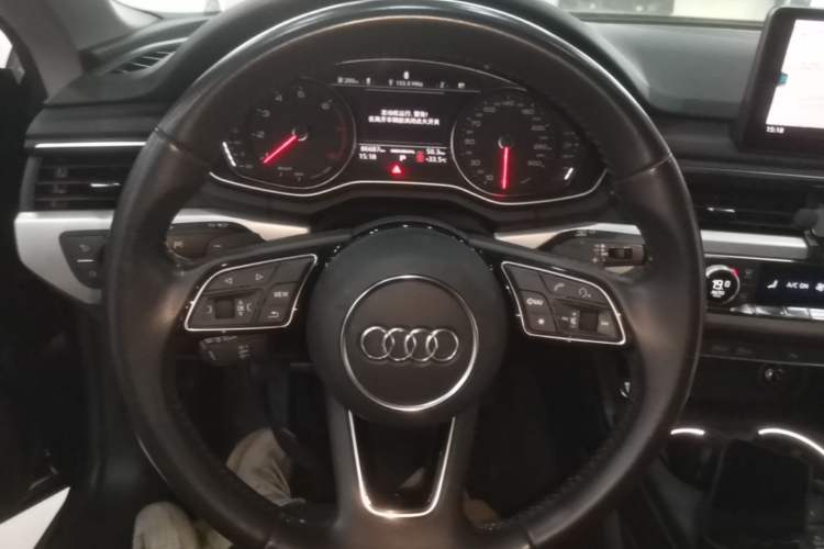 Used Audi A5 2017 Sportback 40 TFSI Fashion Model Steering Wheel