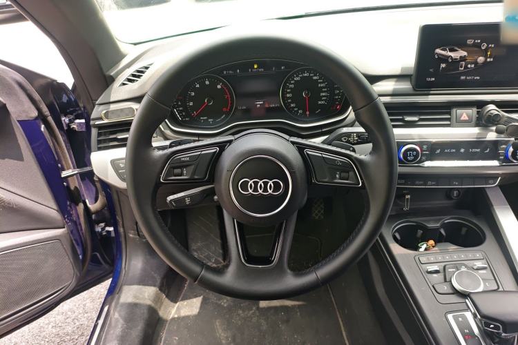 Used Audi A5 2017 Cabriolet 40 TFSI Fashion Model Steering Wheel