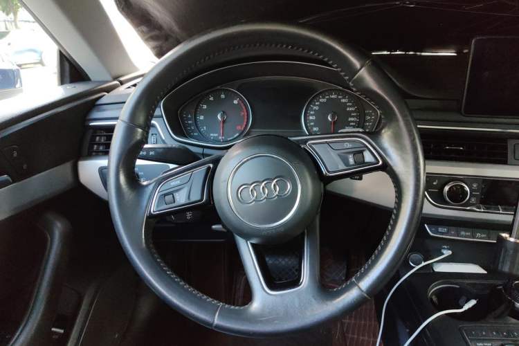 Used Audi A5 2017 Sportback 40 TFSI Fashion Model Steering Wheel