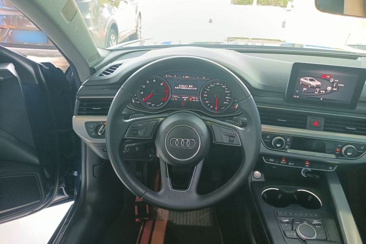 Used Audi A5 2017 Sportback 40 TFSI Fashion Model Steering Wheel