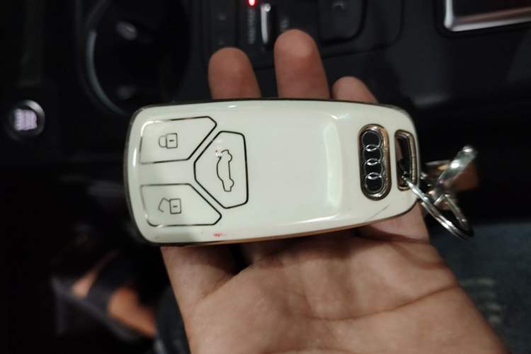 Used Audi A5 2017 Cabriolet 40 TFSI Fashion Model Vehicle Key