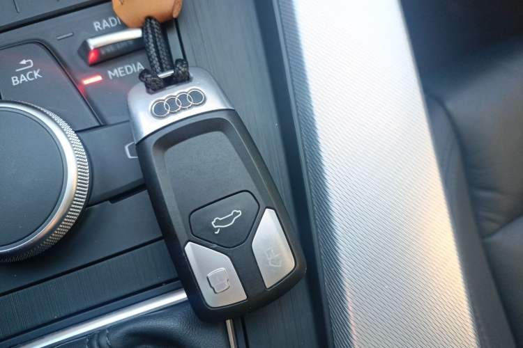 Used Audi A5 2017 Sportback 40 TFSI Fashion Model Vehicle Key