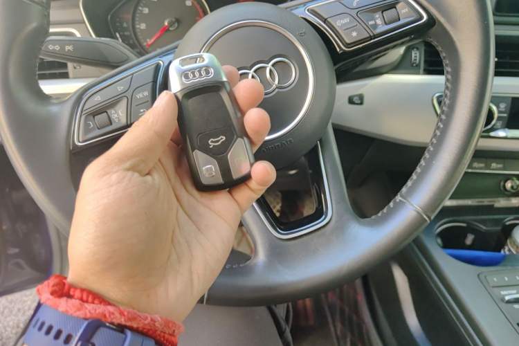 Used Audi A5 2017 Sportback 40 TFSI Fashion Model Vehicle Key