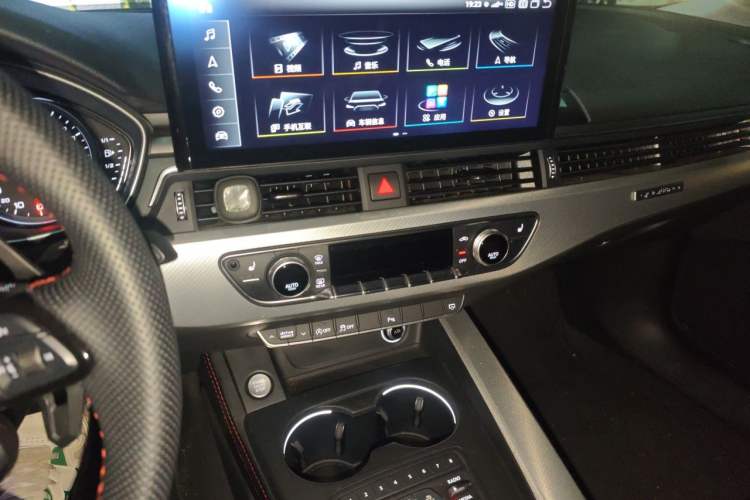 Used Audi A5 2017 Sportback 45 TFSI Fashion Model Audio And AC Panel