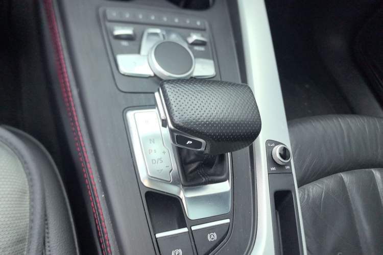 Used Audi A5 2017 Sportback 45 TFSI Fashion Model Gear Lever