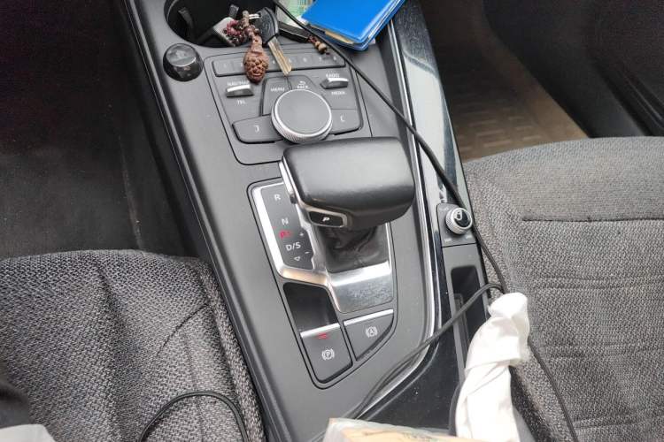 Used Audi A5 2017 Sportback 40 TFSI Fashion Model Gear Lever