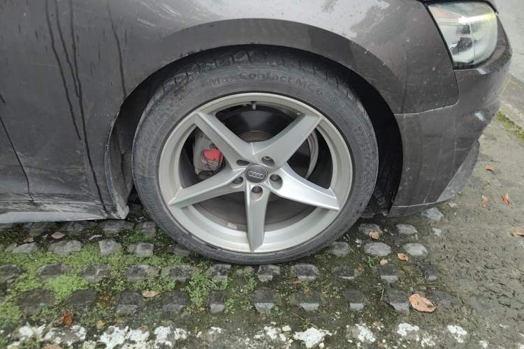 Used Audi A5 2017 Sportback 40 TFSI Fashion Model Right Front Wheel Hub