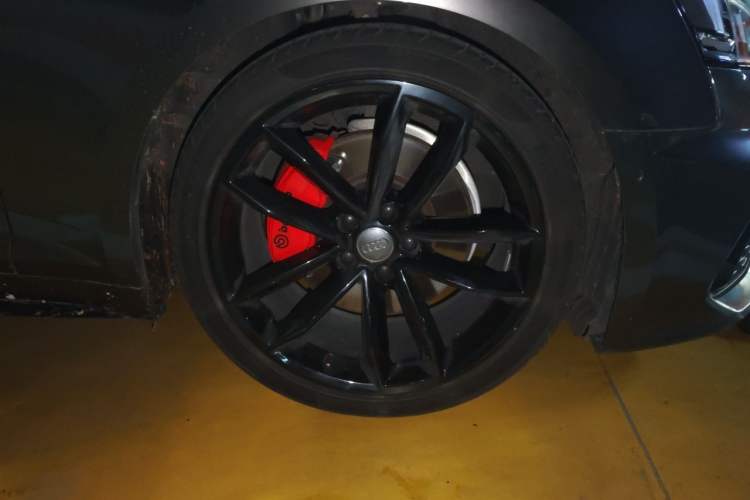 Used Audi A5 2017 Sportback 45 TFSI Fashion Model Right Front Wheel Hub
