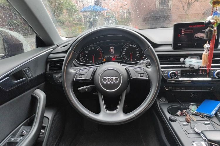 Used Audi A5 2017 Sportback 40 TFSI Fashion Model Steering Wheel