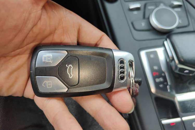 Used Audi A5 2017 Sportback 40 TFSI Fashion Model Vehicle Key