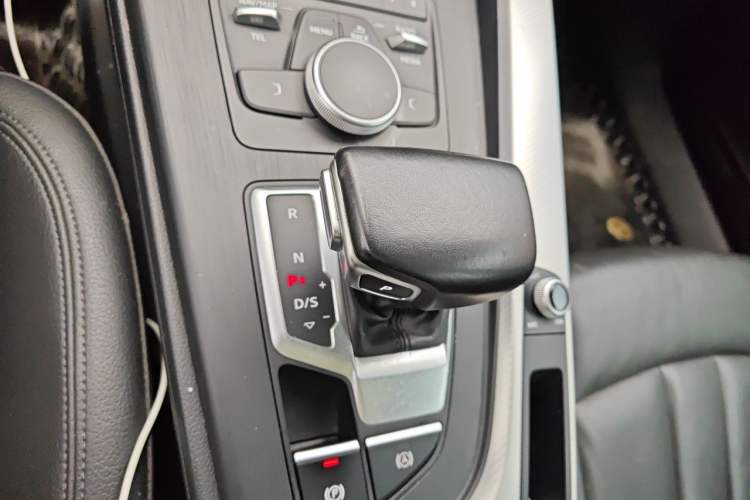 Used Audi A5 2017 Sportback 40 TFSI Fashion Model Gear Lever