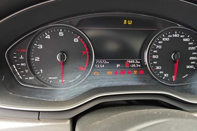 Used Audi A5 2017 Sportback 40 TFSI Fashion Model Odometer Close Up