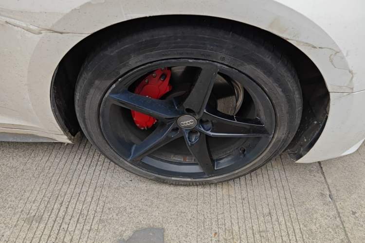 Used Audi A5 2017 Sportback 40 TFSI Fashion Model Right Front Wheel Hub